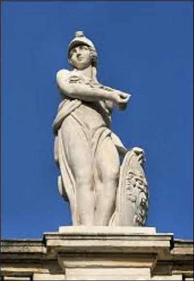 Dans la mythologie romaine, comment s'appelait la déesse de la sagesse, de la guerre, de la stratégie, de l'intelligence, de la pensée élevée, des lettres, des arts, de la musique, et de l'industrie ? (Elle fut aussi la protectrice de la ville de Rome et patronne des artisans).