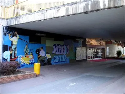 Ville bord&eacute;e par le canal de l'Ourcq - la gare routi&egrave;re Pablo Picasso - une ville qui a bascul&eacute; &agrave; droite (UDI) en 2014 apr&egrave;s 80 ans de communisme - Tribunal de Grande Instance