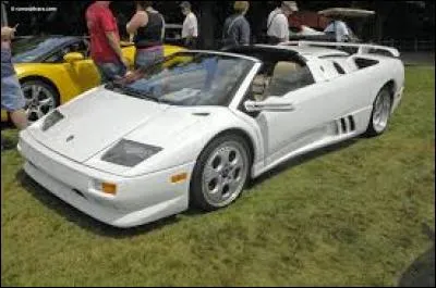 Comment s'appelle cette voiture ?