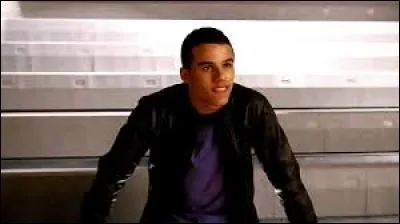 De quelle couleur sont ses yeux ?