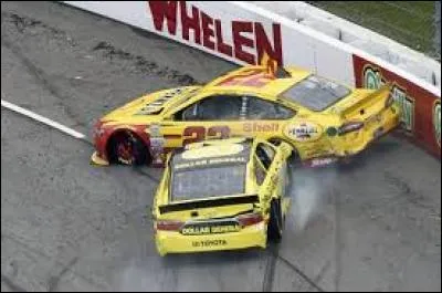Sur quel circuit Matt Kenseth s'est-il vengé de Joey Logano ?
