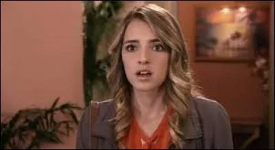 Quand Jo rentre, que voit-elle ?