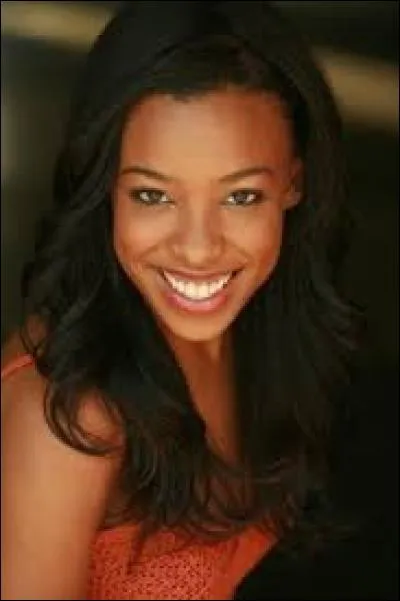 Comment s'appelle son assistante ?