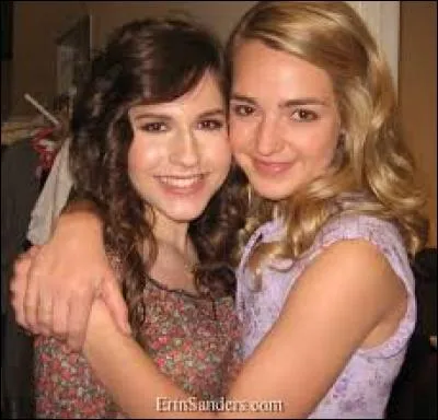 Q5. Au début de la série, pour qui tous les garçons se disputent-ils ?