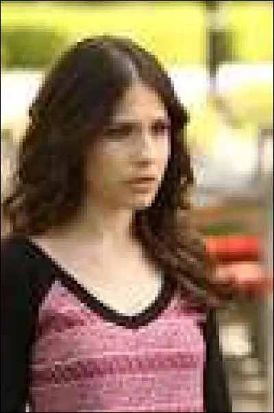 De quel membre du groupe Camille est-elle amoureuse ?