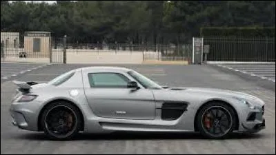 Comment s'appelle cette voiture ?