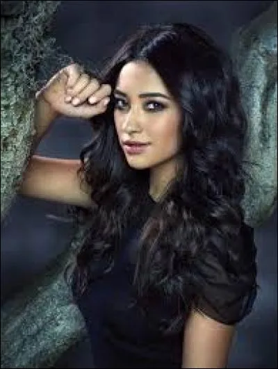 De quelle couleur sont ses cheveux ?