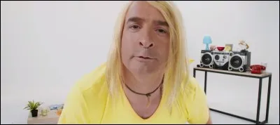 Quelle réplique sort Brice lorsqu'il invite le serveur du café dans ''Brice de Nice'' ?