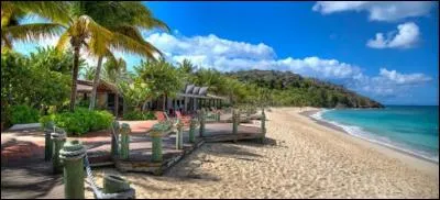 Etat insulaire  séquelles importantes dues à la seconde guerre mondiale et aux essais nucléaires  l'atoll de Bikini  la capitale est située sur l'atoll de Majuro