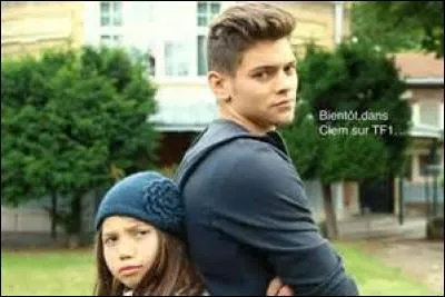 Comment s'appellent les enfants du mari de Caro ?