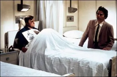 Saison 4 - l'acteur Robert Vaughn - chanteuse assassinée lors d'un voyage - plume - crise cardiaque simulée