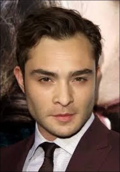 Dans la série Chuck apparaît comme étant amoureux et ayant des sentiments pour Blair, alors que dans le livre, il est montré comme un garçon...