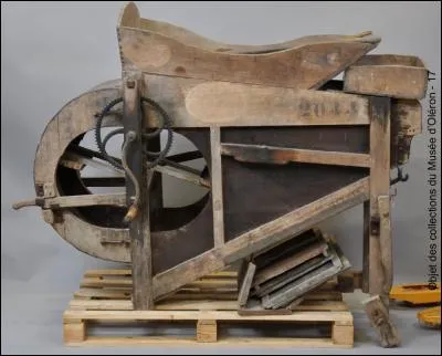 Comment se nomme cette machine qui est utilisée pour l'agriculture et l'élevage ?