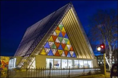 Quelle est la particularité de cette église de Christchurch, en Nouvelle-Zélande ?