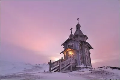 Cette église se trouve dans un endroit du globe qui n'en comporte que 6 autres. Lequel ?