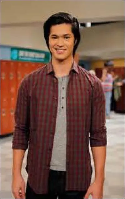 Comment s'appelle le fils de l'ennemi des parents ?