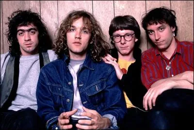 Quel groupe chante "Radio Free Europe", en 1983 ?