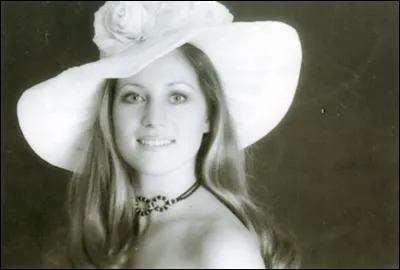 Quelle chanteuse interprète "Allume ta radio" en 1974 ?