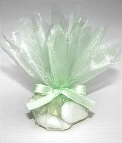 Animal fabuleux crachant le feu :