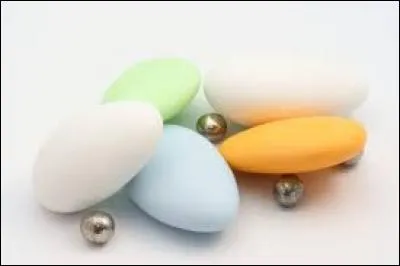 Personne qui fabrique ou vend du drap :