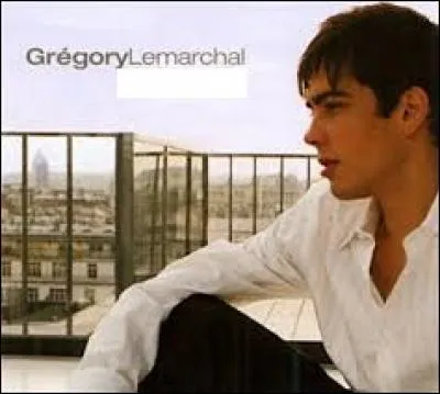 Quel est le nom de son premier album sorti en 2005 ?