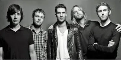 Quel est le nom de ce groupe dont le chanteur s'appelle Adam Levine ?