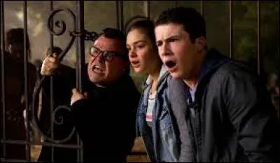 Comment s'appelle le livre que Zach et R.L Stine écrivent pour renvoyer tous les monstres dans leurs livres ?