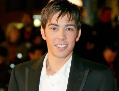 Il s'est fait connaître en remportant l'édition 2004 de l'émission de télévision Star Academy.