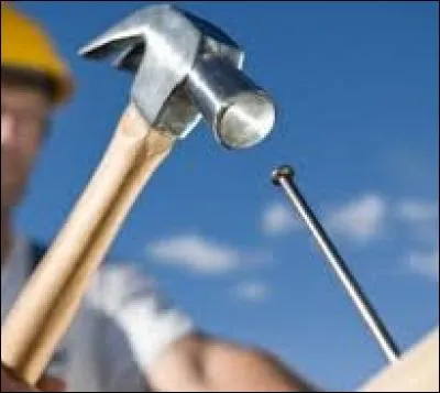 Qui enfonce le clou ?