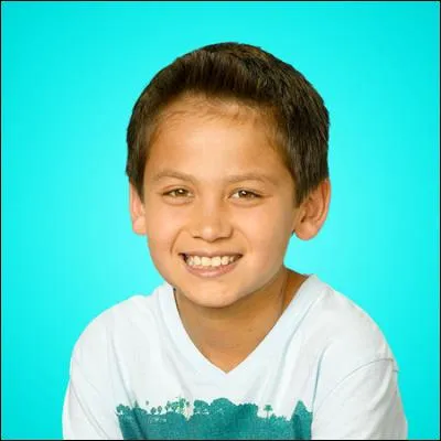 Comment s'appelle leur petit frère ?