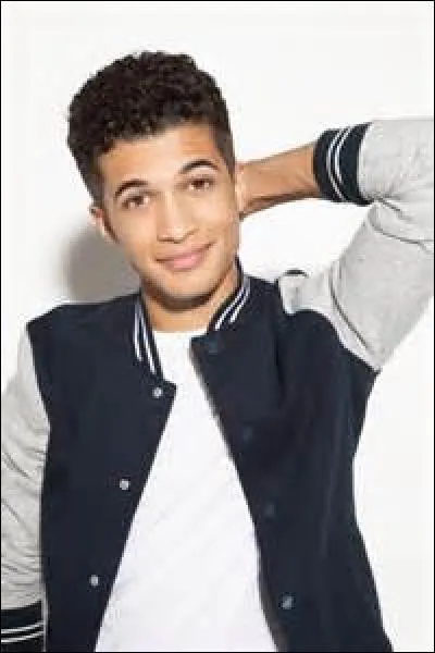 Comment s'appelle le garçon dont Liv tombe amoureuse mais c'est Andy qui le conquiert ?