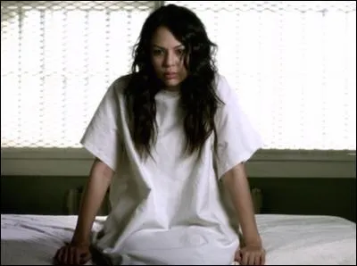 Pour quelle raison Mona a-t-elle été internée à Radley ?