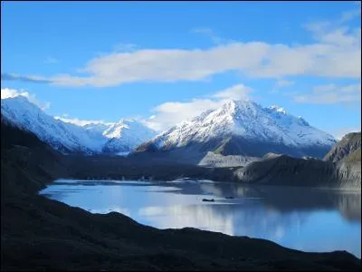 À quelle hauteur culmine le Mont Cook, le plus haut sommet de Nouvelle-Zélande ?