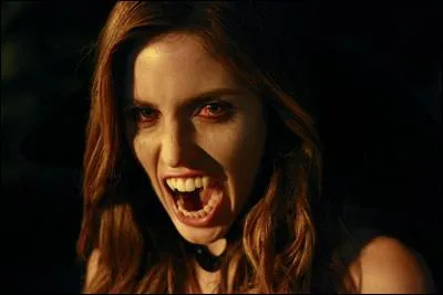 Qui a transformé Vicki en vampire ?