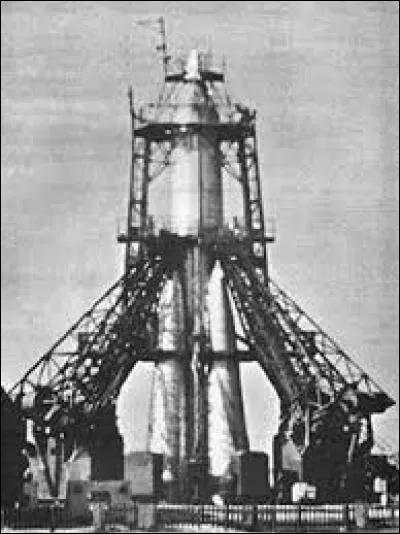 Comment s'appelait le tout premier satellite artificiel de la Terre ?