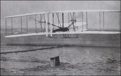 Le premier vol contrôlé d'un engin avec moteur a eu lieu en 1903. Qui a réussi cet exploit ?