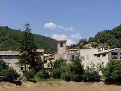 Le village pacaïen du Castellet se trouve dans le département ...