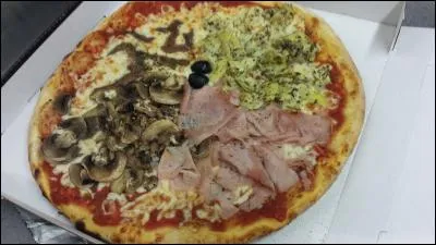 Sauce tomate, champignons, artichauts, jambon cru de pays, parmesan