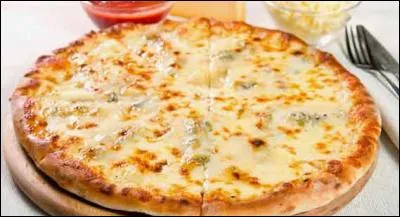 Sauce tomate, mozzarella, roquefort, chèvre, gorgonzola