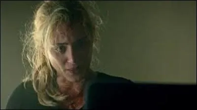 Combien de langues parle Chloé ?