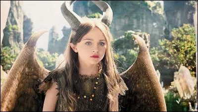 À ce moment du film, Maléfique a-t-elle des parents ?