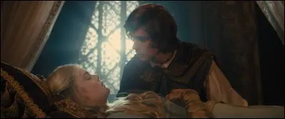 En l'embrassant, le prince Philippe sauve-t-il Aurore ?