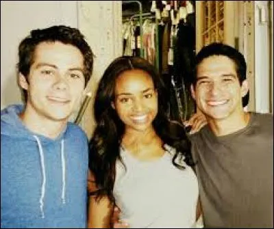 Qui est la "girlfriend" de Derek qui arrive au début de la saison 4 ?