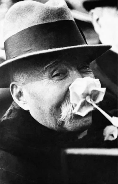 Il dit de son ami « Je vous aime parce que vous êtes vous et que vous m'avez appris à comprendre la lumière. Mes yeux ont besoin de votre couleur et mon cur est heureux ». Lequel parle duquel ?