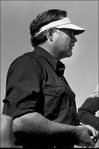 Cet auteur finit tragiquement : vieil homme et amer. Qu'avait-il écrit, l'ami de Gary Cooper ?