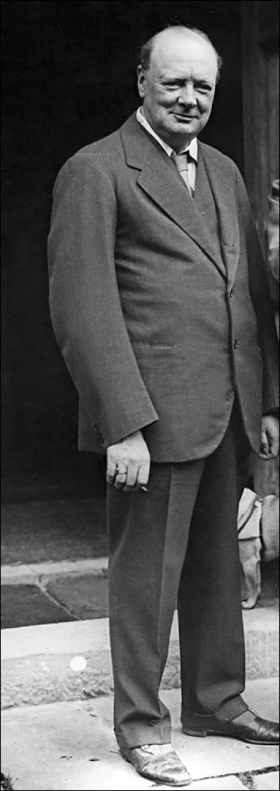 Autoritaire, cet homme eut un temps les pleins pouvoirs alors que son ami sincère fut un dictateur d'opérette : qui est le premier et où trouverez-vous le second ?