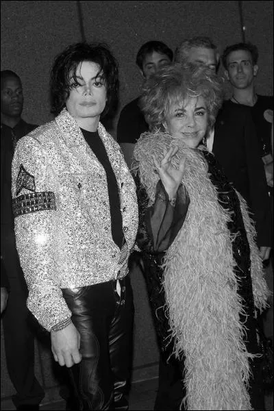 L'infortuné Michael Jackson eut une amie célèbre qui prit toujours sa défense de manière inconditionnelle. Qui était-elle ?