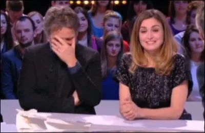 Indices : Certifié conforme, Salut les terriens !