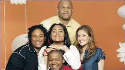 Comment s'appelle cette série où l'on suit les aventures d'une jeune femme qui a un don qui consiste à avoir des visions sur des événements à venir ?