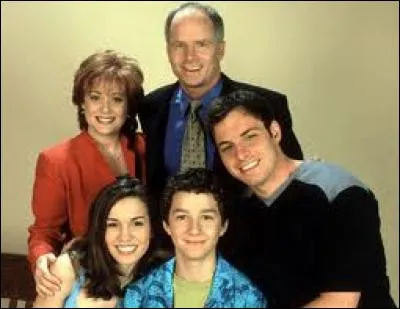 Comment s'appelle cette série où l'on suit les aventures de la famille Stevens ?